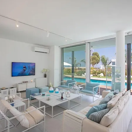 The Ultimate 5 Star In With Private Pool And Close To The 1583 Protaras