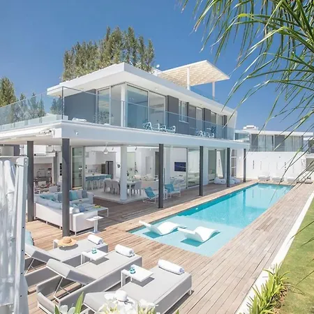 The Ultimate 5 Star In With Private Pool And Close To The 1583