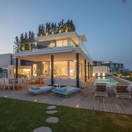 The Ultimate 5 Star In With Private Pool And Close To The 1583