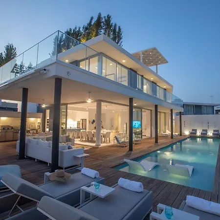 The Ultimate 5 Star In With Private Pool And Close To The 1583
